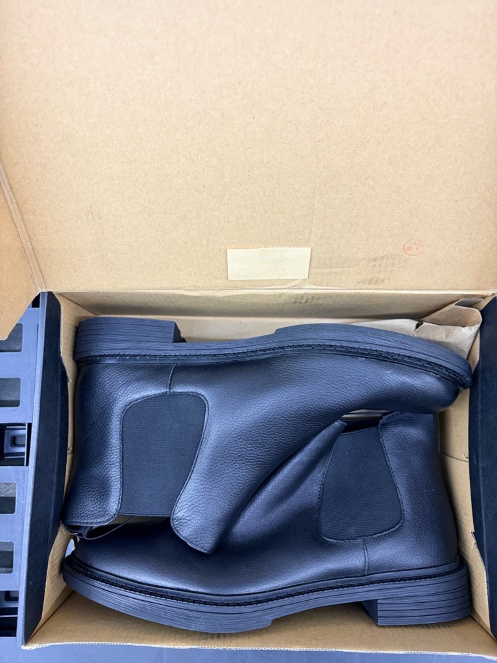 Kenneth Cole Black Chelsea Boots Size 10 Men’s | NWOT